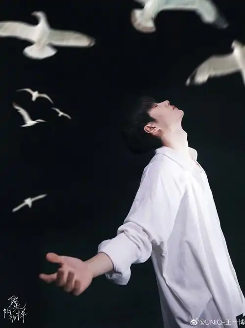 还沉浸在跨年舞台像阳光那样王一博