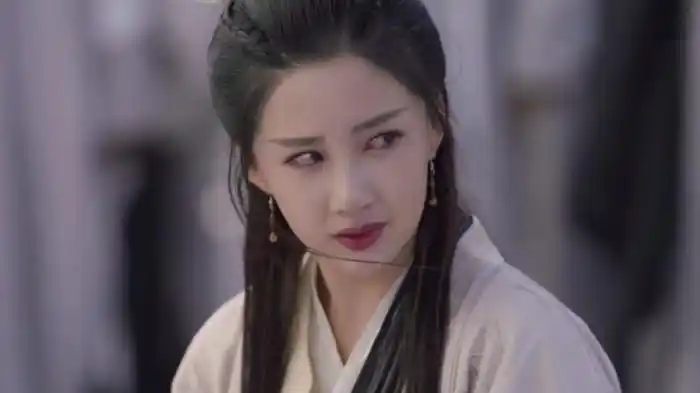 (陈欣予)殷素素.