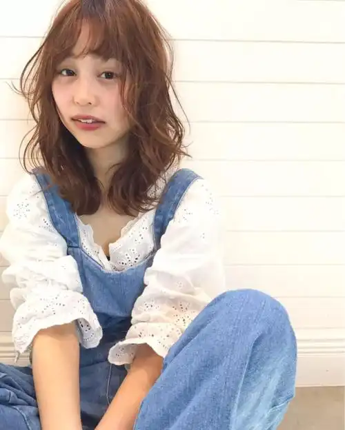 中长发烫发发型图片 女士长发烫发发型图片-经验帮