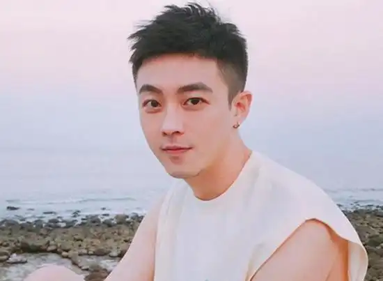 少年的你易烊千玺发型男生两边铲发型是真的火了爱美网发型