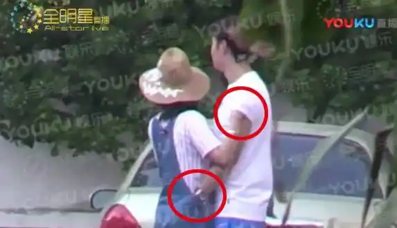 先看一组图当街揉臀调情白百何与张爱朋泰国果然,12点过一点