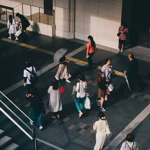 一个人就是一个独立行走的故事|行走|故事|路人_新浪新闻