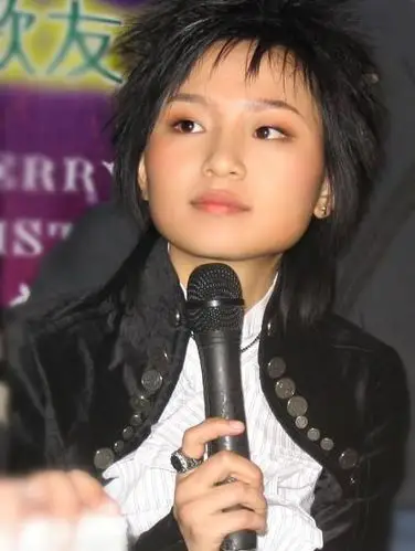 周笔畅不戴眼镜的稀有照