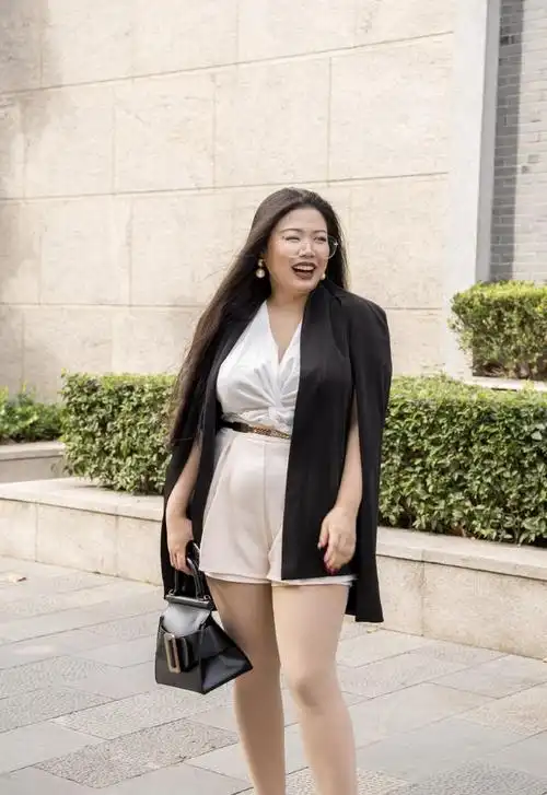 原创既矮又胖怎么了?这位小个子博主140斤,却用穿搭征服大众