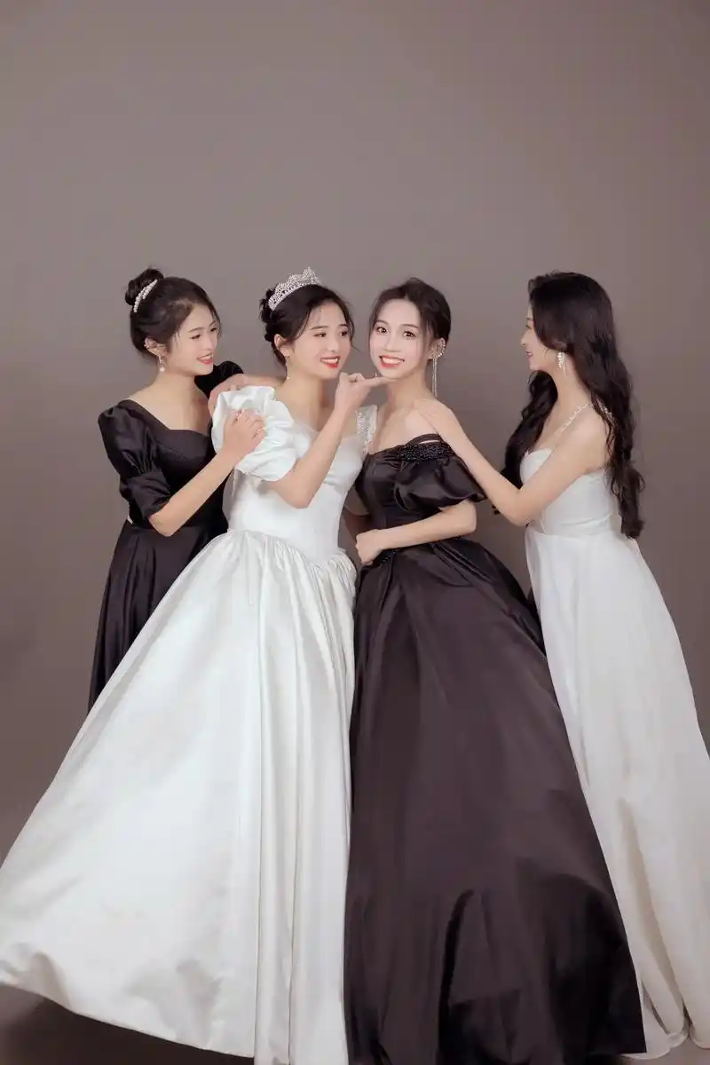 闺蜜写真 #我们依然是我们 #总得穿一次婚纱吧无关爱情 - 抖音