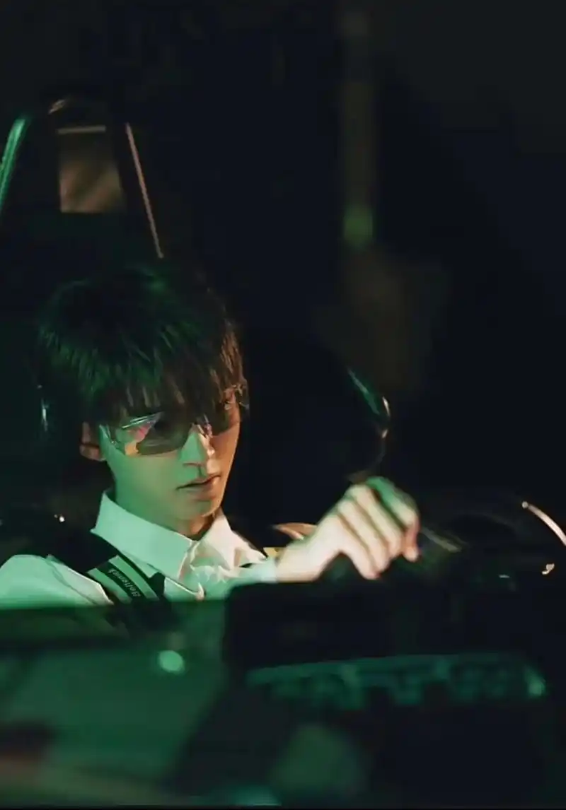 小凯新壁纸分享99#王俊凯 #酷毙了  #理想型 #撕漫男  - 抖音