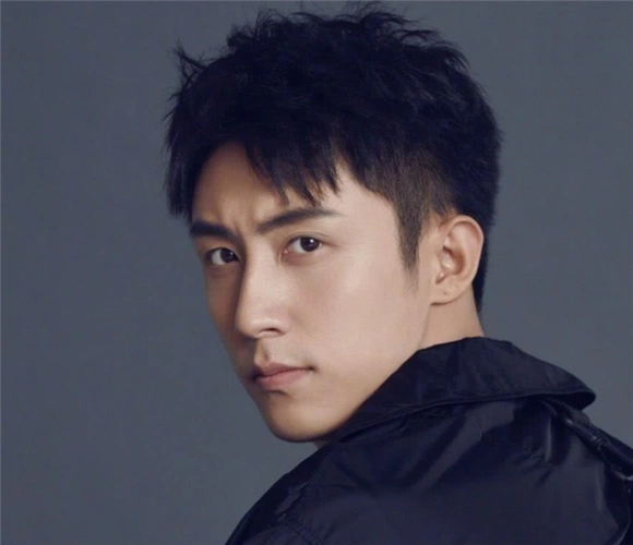 90后最爱男演员排行:朱一龙仅第5,任嘉伦第3,榜首正当红!