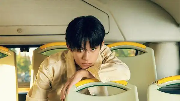 易烊千玺遭私生粉蹲酒店 助理胖虎发微博斥责 易烊千玺助理胖虎的微博