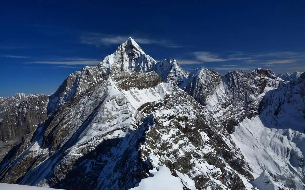 四川四姑娘二峰冬季壮观唯美自然风景图片桌面壁纸