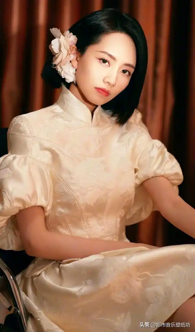 刘惜君高清时尚美图壁纸收藏分享,喜欢的小伙伴可以收藏转发评论