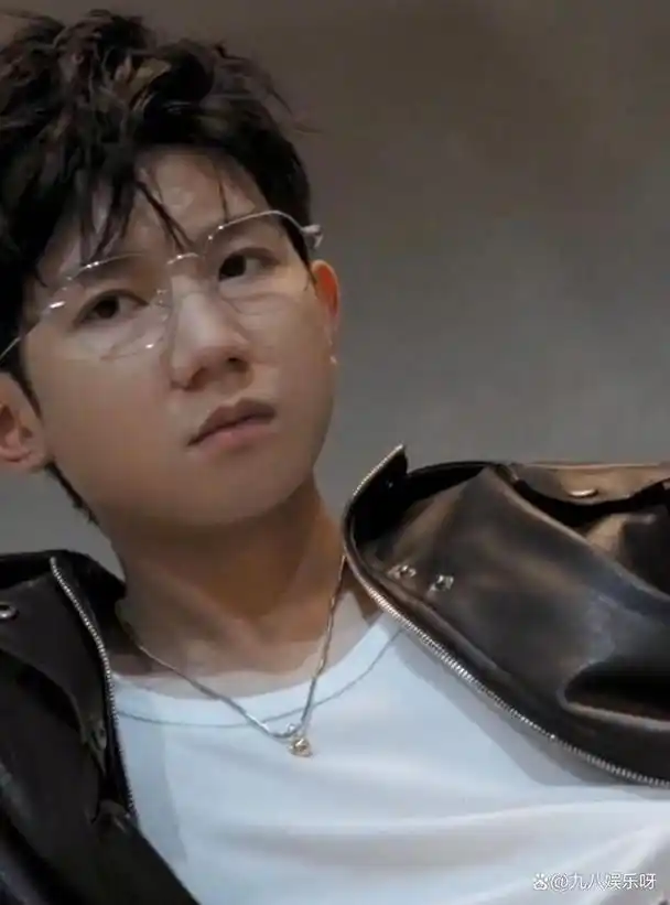 王源近照曝光,面部浮肿,眼神无光,被吐槽:没有灵气了