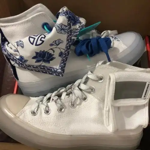 张艺兴联名匡威帆布鞋