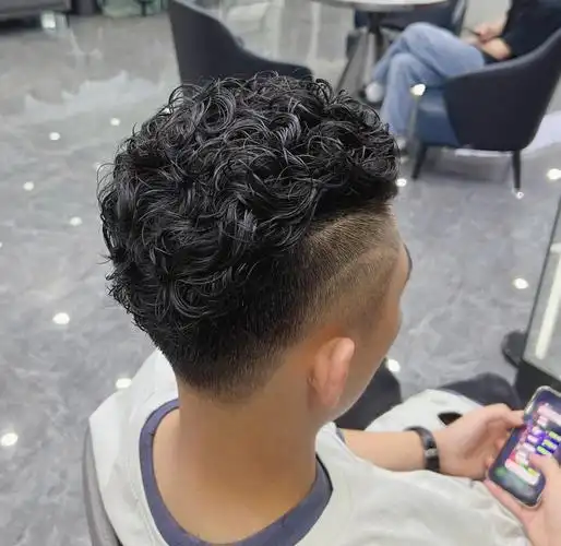 拽酷背头男生酷酷的发型