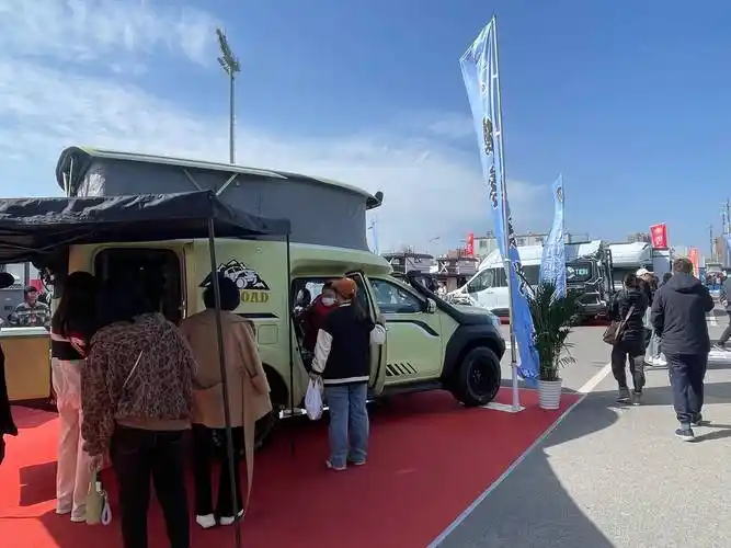 2024北京国际房车展开幕,300余款热门房车现场展销_展览_爱好者_消费