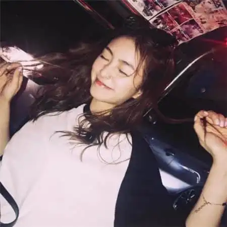 个性女生微信朋友圈背景图片2021最新版 回忆那么累我怎么背的动