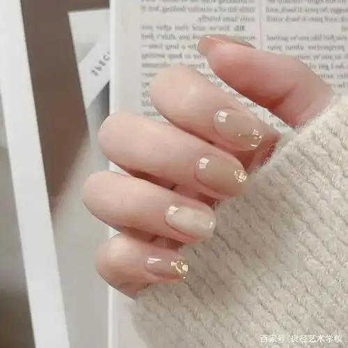 简单又大方的温柔系美甲超耐看