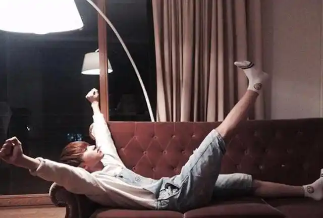 蔡徐坤晒家中豪宅,室内装修奢华至极,仅书房就让人望尘莫及