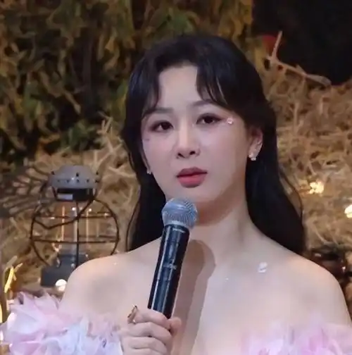 31岁杨紫演高中生,法令纹严重太违和,2024年辣眼的一部剧要来了_状态