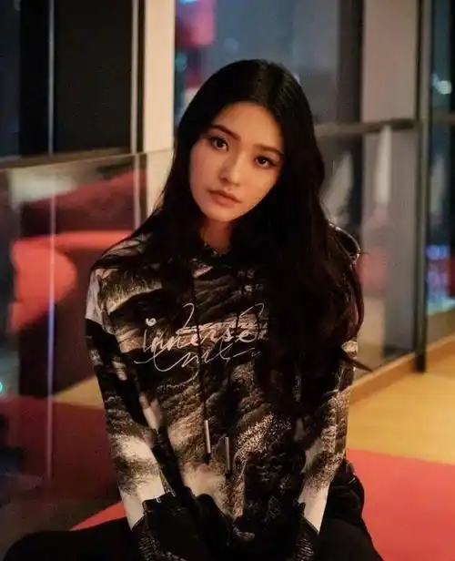 林允暴风吸入7斤奶茶到呕吐,与前男友宋威龙合作会火?_女神_性格_节目