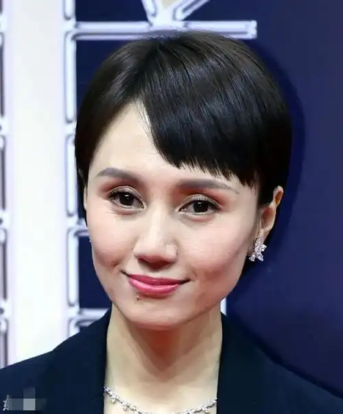 45岁金喜善现身老态尽显 跟中国同龄女演员们比整没整一目了然