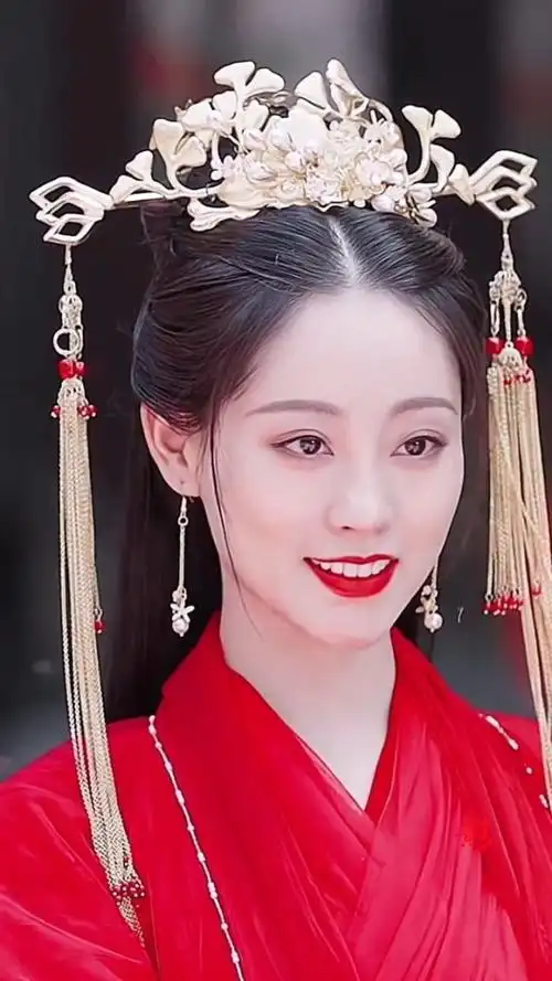 祝绪丹的古装是真的美,《遇龙》中流萤的婚服造型有点周芷若的感觉