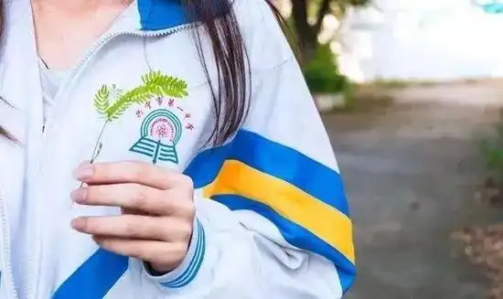 款式瘆人像寿衣各地中学校服大盘点这几所真好看