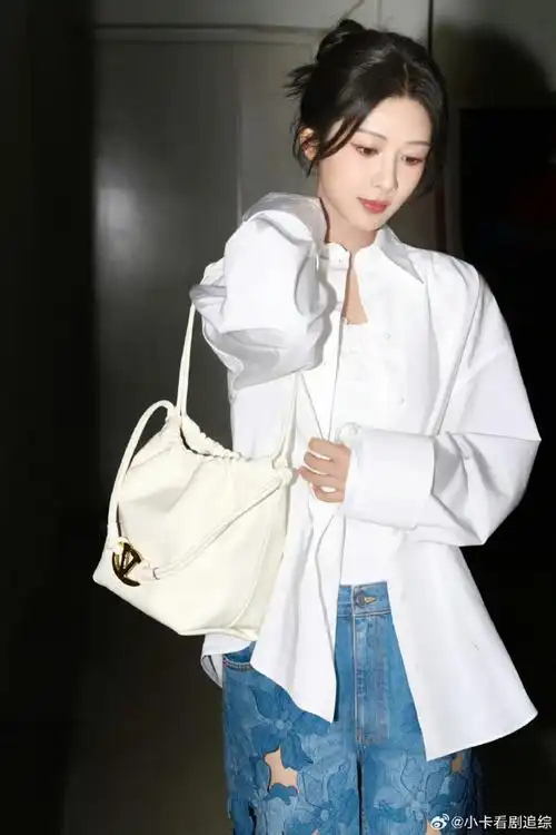 杨紫白开水伪素颜妆##杨紫破洞牛仔裤