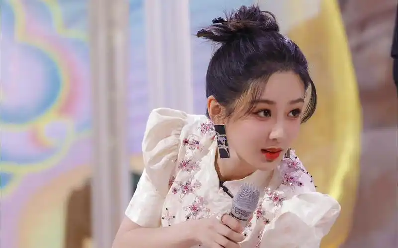 杨紫黄53子##杨紫mlb棒球大使# 来一起跳个舞,扭扭可爱爆炸的宝