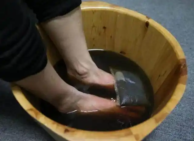 原创艾叶泡脚有3个禁忌若你没避开可能会起反效果