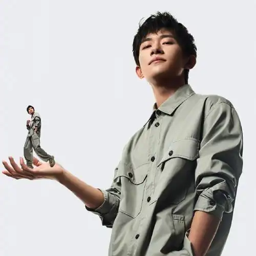 易烊千玺墨色摩登大片##emporio armani全球代言人易烊千玺