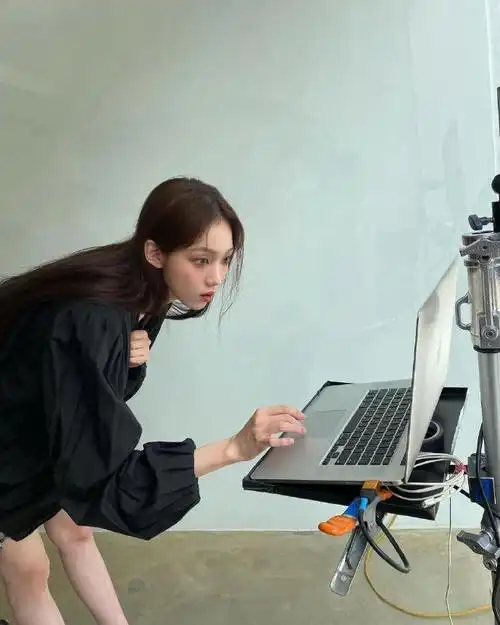 李圣经 没人觉得这姐很可怕吗!身材皮肤真的绝了!完美女人!