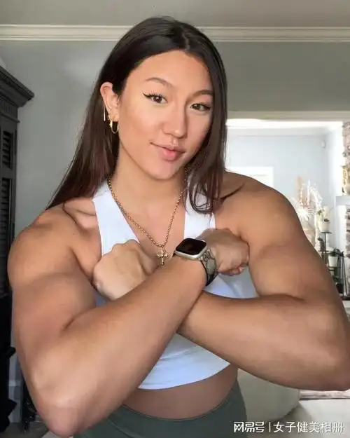 年轻时尚的健美肉体!活力四射的美国亚裔肌肉女孩---lily riggs