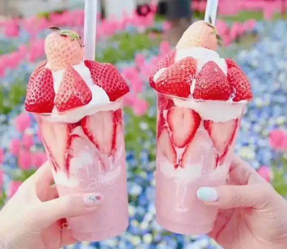 粉嫩草莓冰淇淋,夏天就要到了