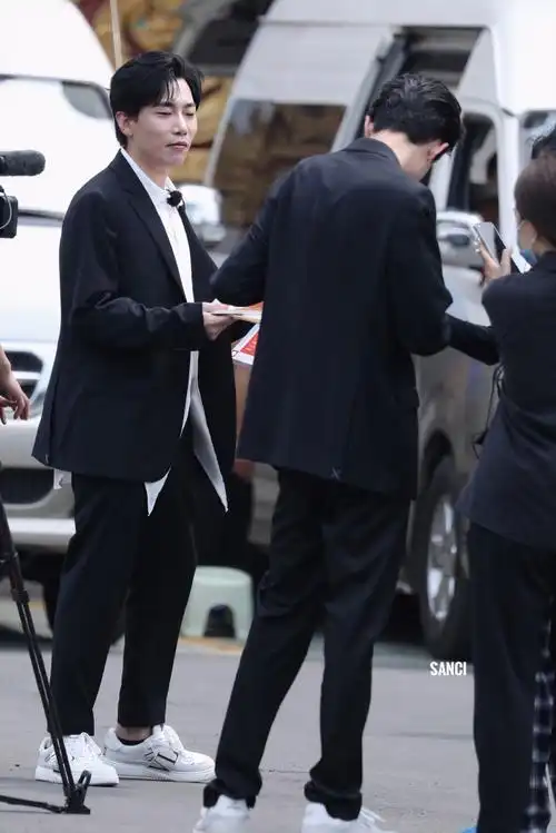 西装何好帅#何九华不负韶华##何九华德云斗笑社