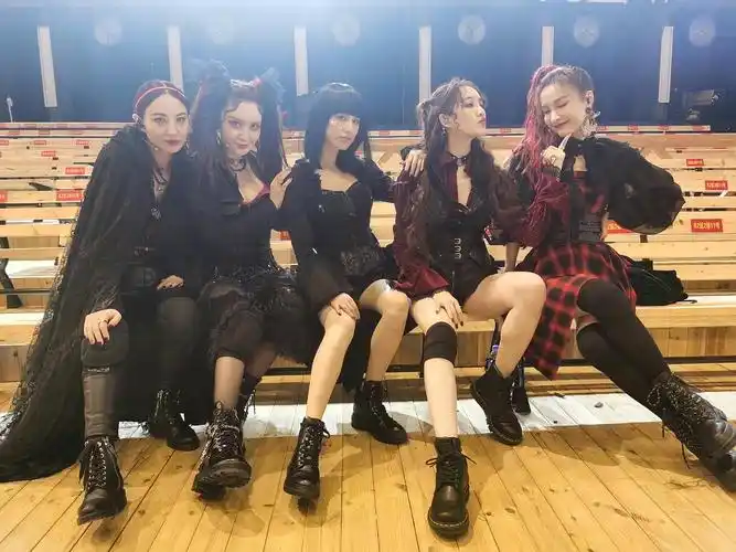 我爱姐姐孟佳和姐姐们的瞬间近期更新孟佳阿朵宁静孟佳万茜孟佳本帖