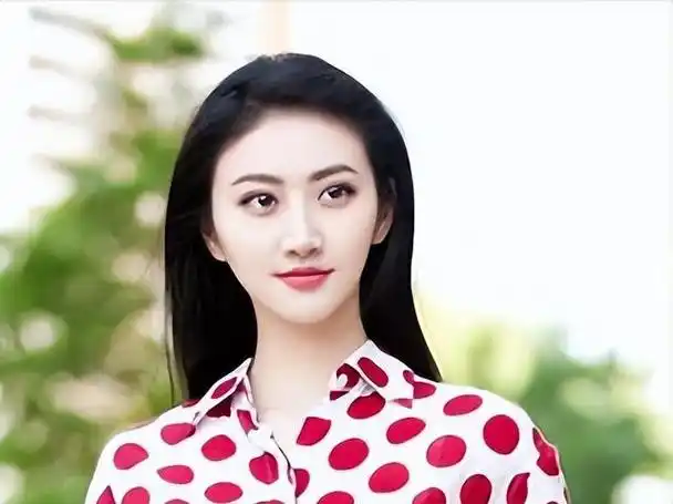 天生不上镜的8位女明星真人个个又瘦又美比照片漂亮10倍