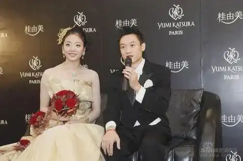 2008年,体操运动员杨威和杨云大婚,王媞作为肖钦的女朋友也参加了这场