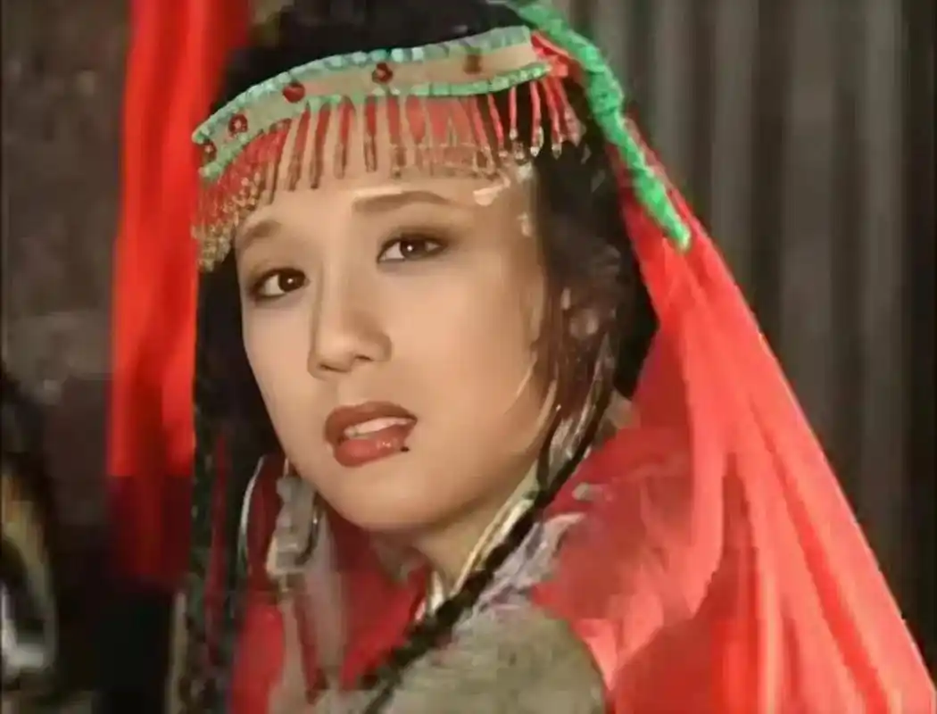 2000年,《太平天国》中李建群的气质格外的江湖侠气,红衣潇洒,一双