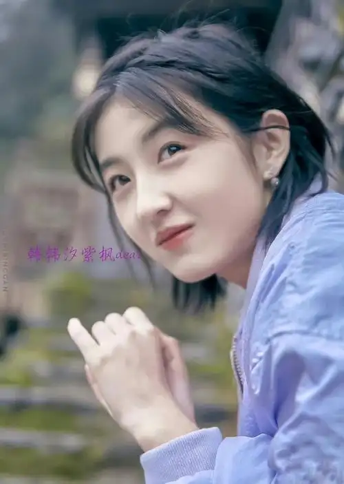 张子枫笑容也太治愈了