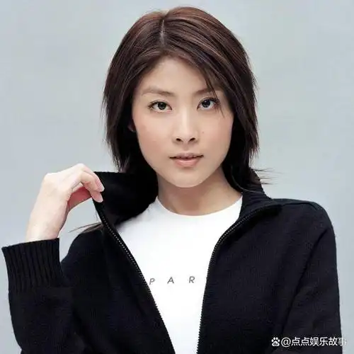 炸裂!陈慧琳闪现成都街头,因不带保镖,被市民包围,被迫合唱