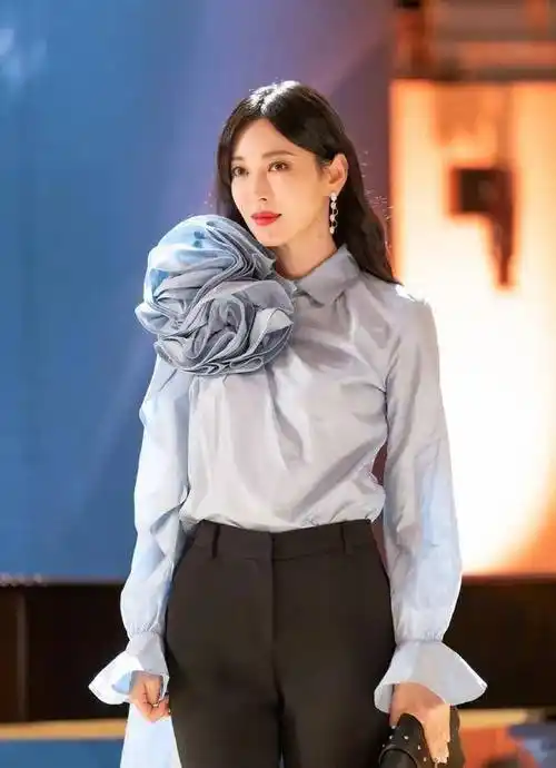 在丈夫面前娇羞的金素妍﹀﹀