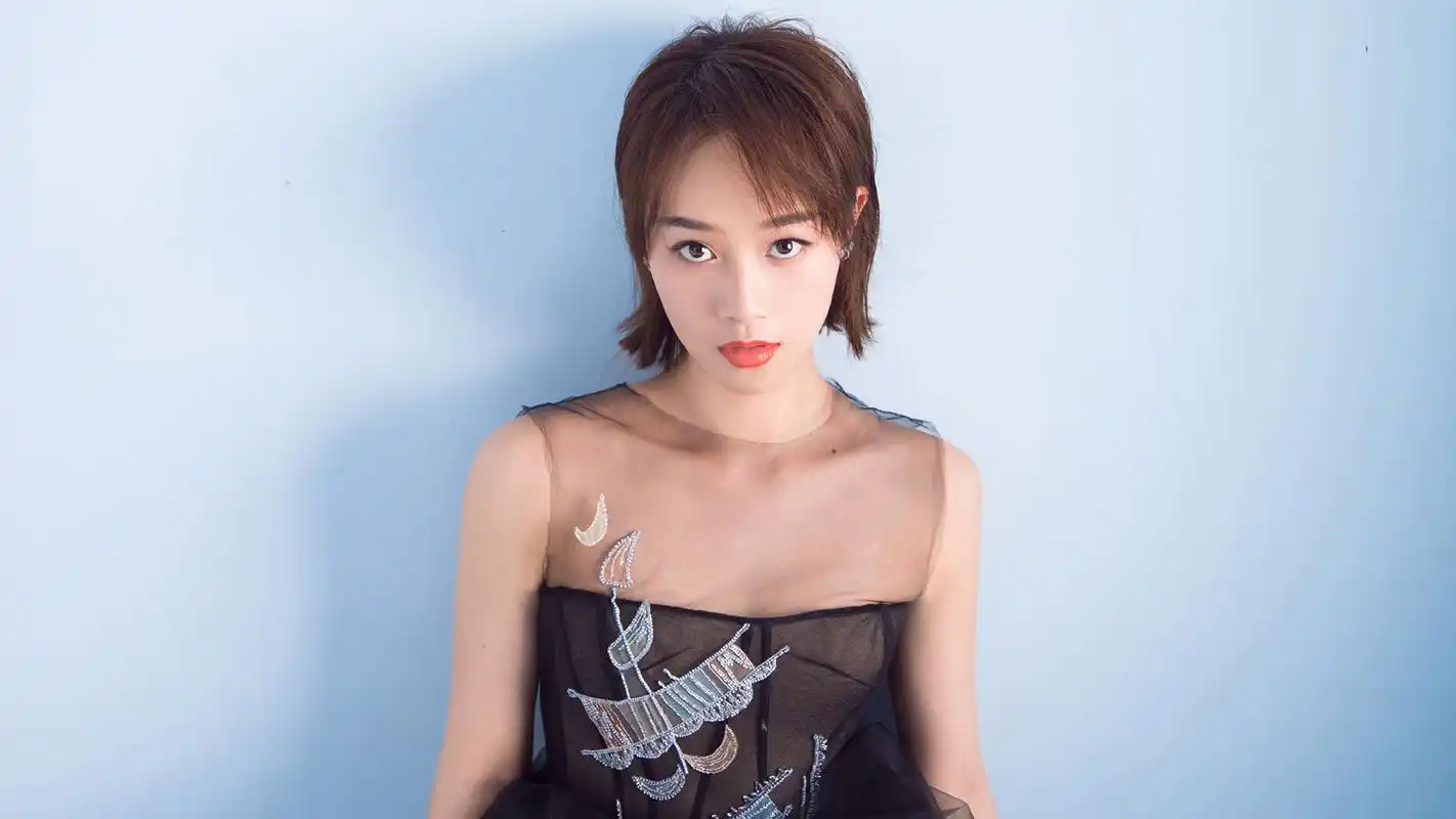 蓝盈莹透视黑纱长裙性感写真高清壁纸