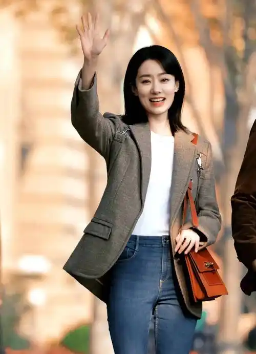 好事成双情敌联手撕渣男出圈,张小斐和张嘉倪的穿搭更是又美又飒!