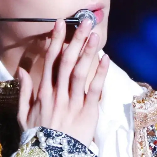 张艺兴美手手控苏