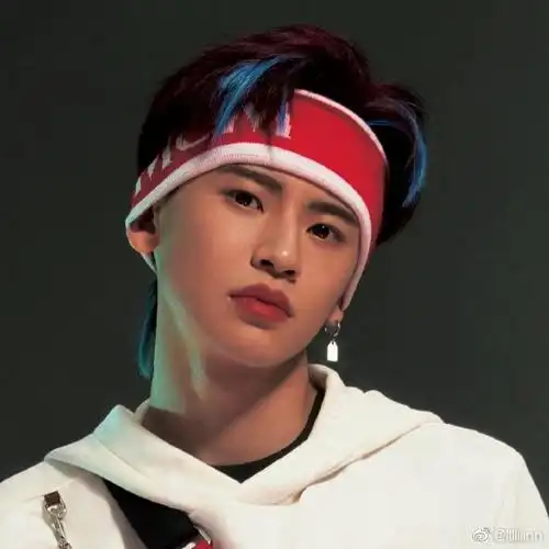 小鬼王琳凯超话91#mcm品牌代言人小鬼王琳凯#优质头像滤镜自调