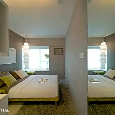 现代简约卧室隔断装修设计图片