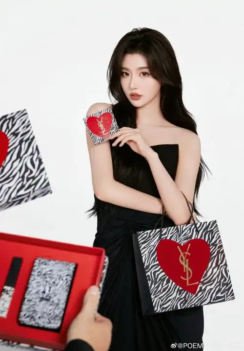 歌手/演员@孔雪儿in#poem高级定制系列#「抹胸褶皱拖尾礼服」拍摄ysl