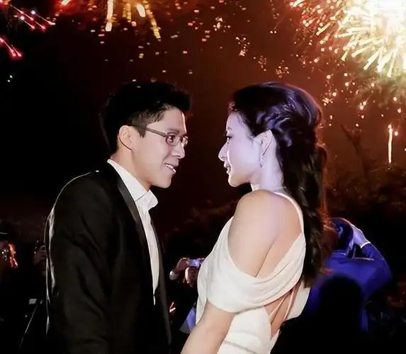 而从媒体报道的霍启刚与郭晶晶婚礼的来访嘉宾名单来看,也足以见得霍