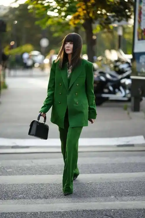 春季流行色西装怎么穿