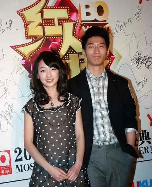 张艺谋捧红的90后女演员周冬雨,和男友相恋不到一年分手_网易订阅